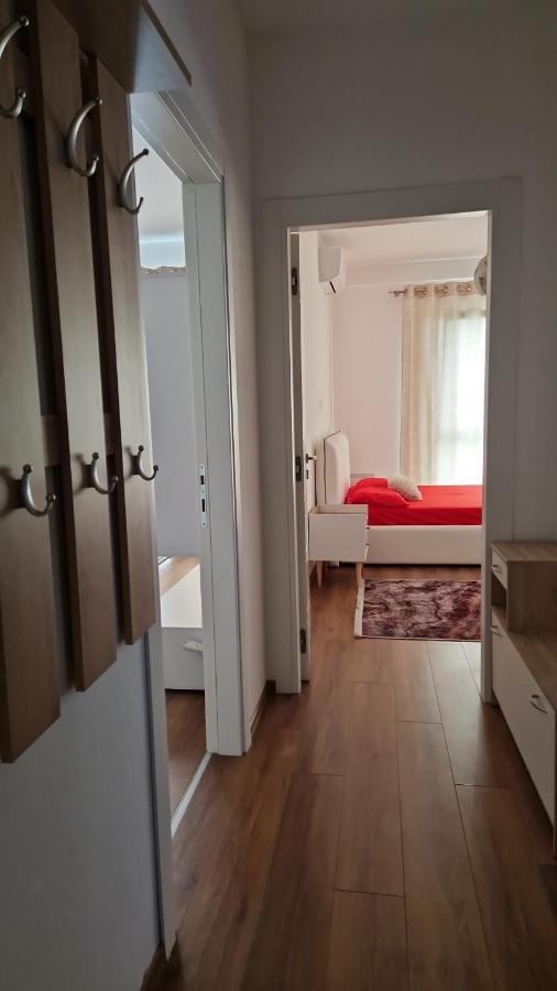 Deluxe 9 * Tirana